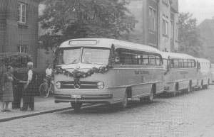Drei neue Busse 1955 in der Mansteinstraße